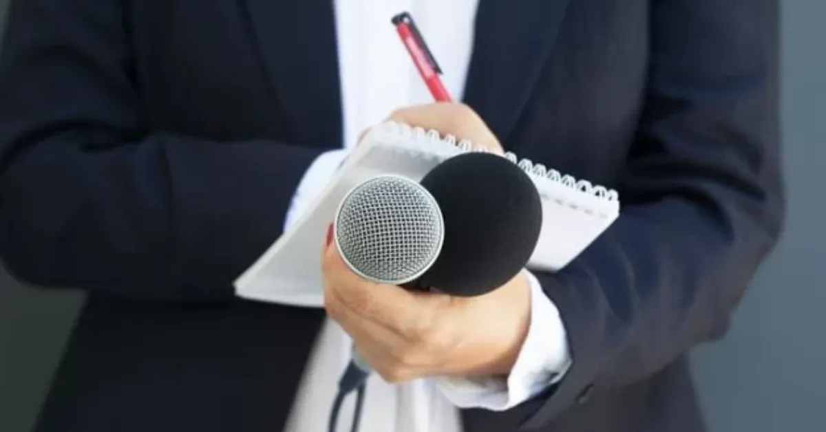 O benefício é voltado a estudantes de graduação e a profissionais diplomados em diversas áreas que tenham interesse na divulgação científica.
