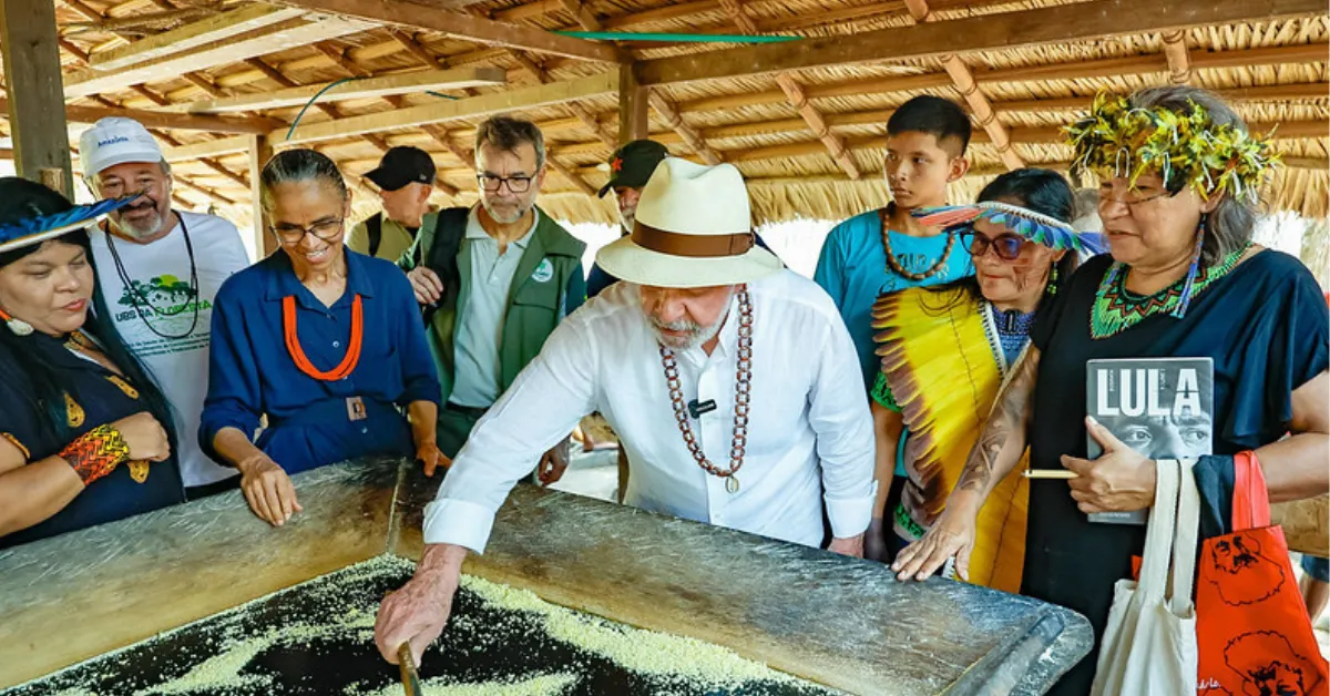 O presidente visitou também a Aldeia Vista Alegre de Capixauã, localizada na Reserva Extrativista Tapajós-Arapiuns, em Santarém, no oeste do Pará.