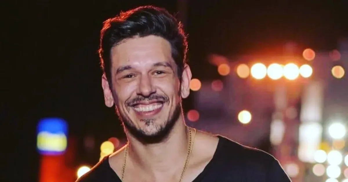 Sem citar nomes, João contou que está conhecendo uma pessoa e deu alguns detalhes sobre o início da relação