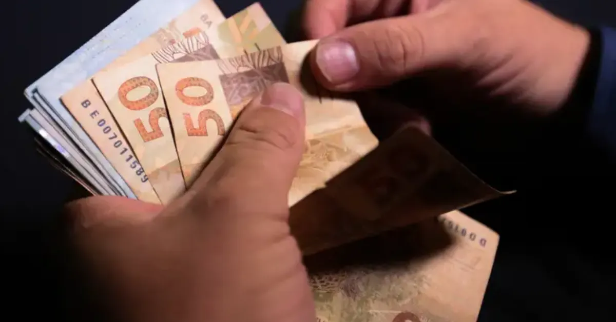 O valor recebido depende do número de meses trabalhados no ano-base e pode alcançar R$ 1.518.