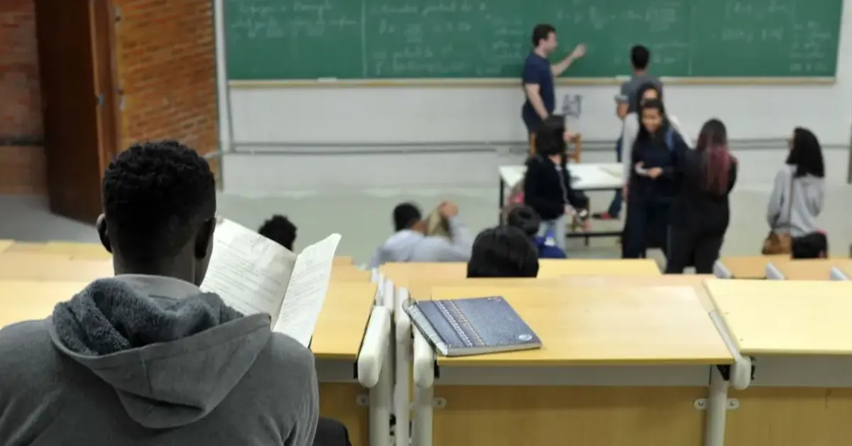 Segundo o levantamento, 61% dos profissionais da educação básica e 55% do ensino superior afirmam ter sido vítimas diretas de algum tipo de censura.