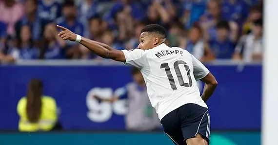 Mbappé fez dois