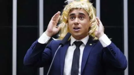 Nikolas é acostumado a fazer citações e até se fantasiar para cometer transfobia