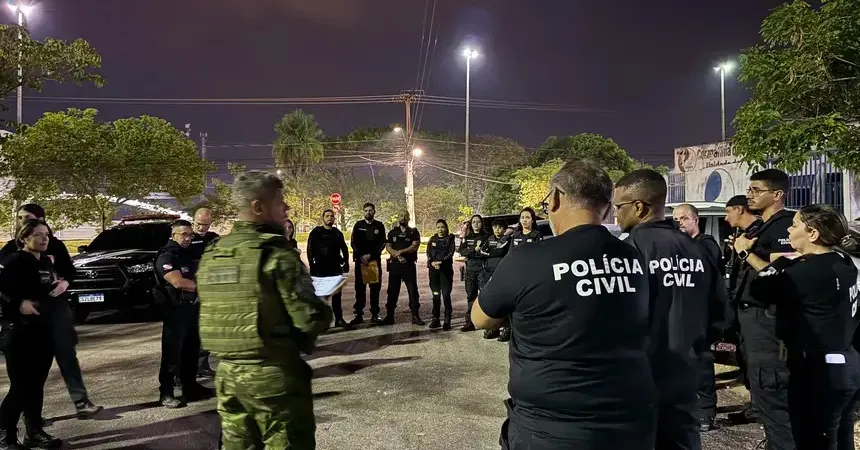 A ação policial continua no decorrer do dia inteiro para que os outros mandados sejam cumpridos.