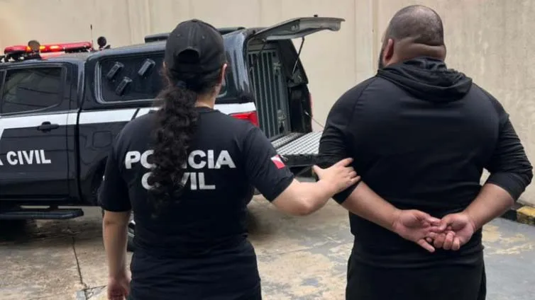 Professor é conduzido pela Polícia Civil