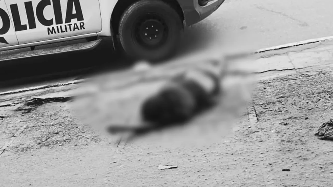 De acordo com informações, a guarnição militar recebeu uma denúncia dizendo que “Pisadinha”, teria assassinado um homem a facadas