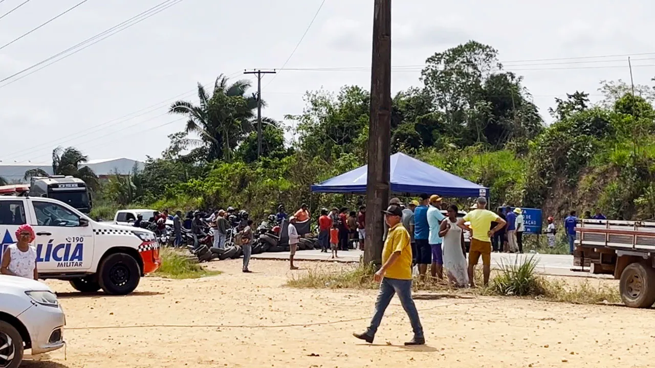 O protesto é por conta de uma ordem de despejo emitida pela Justiça para desocupação da área da Landi