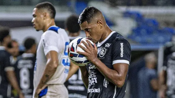 Beijo de despedida de Pedro Rocha no Remo?