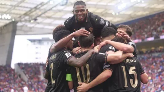 Jogadores portugueses comemoram goleada e classificação para Copa 2026