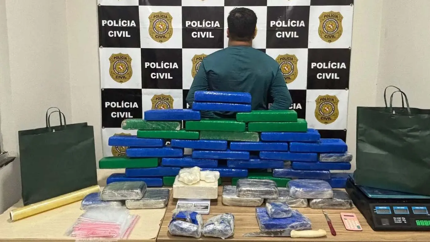 O suspeito foi apresentado junto com o entorpecente