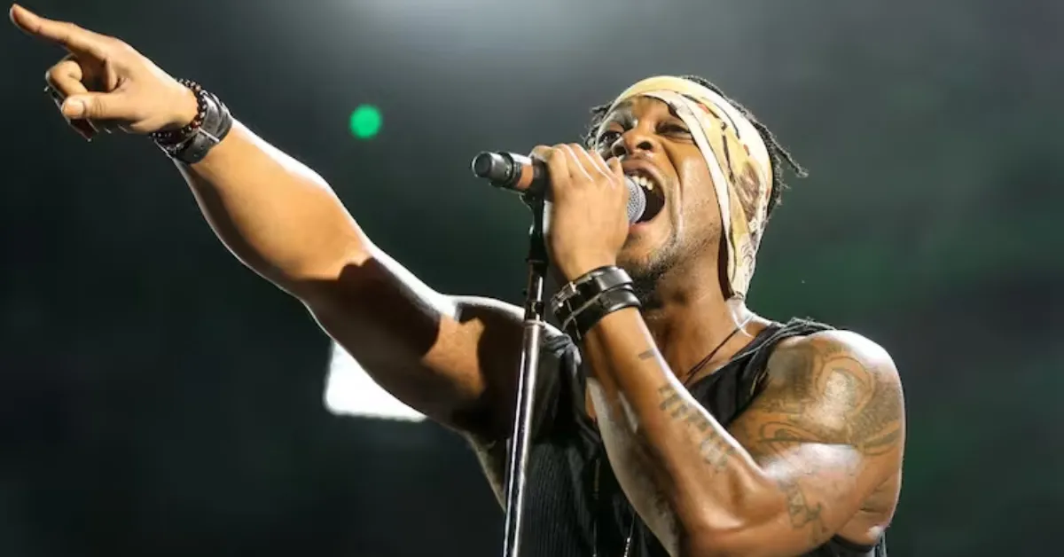 D'Angelo, cantor e compositor.
