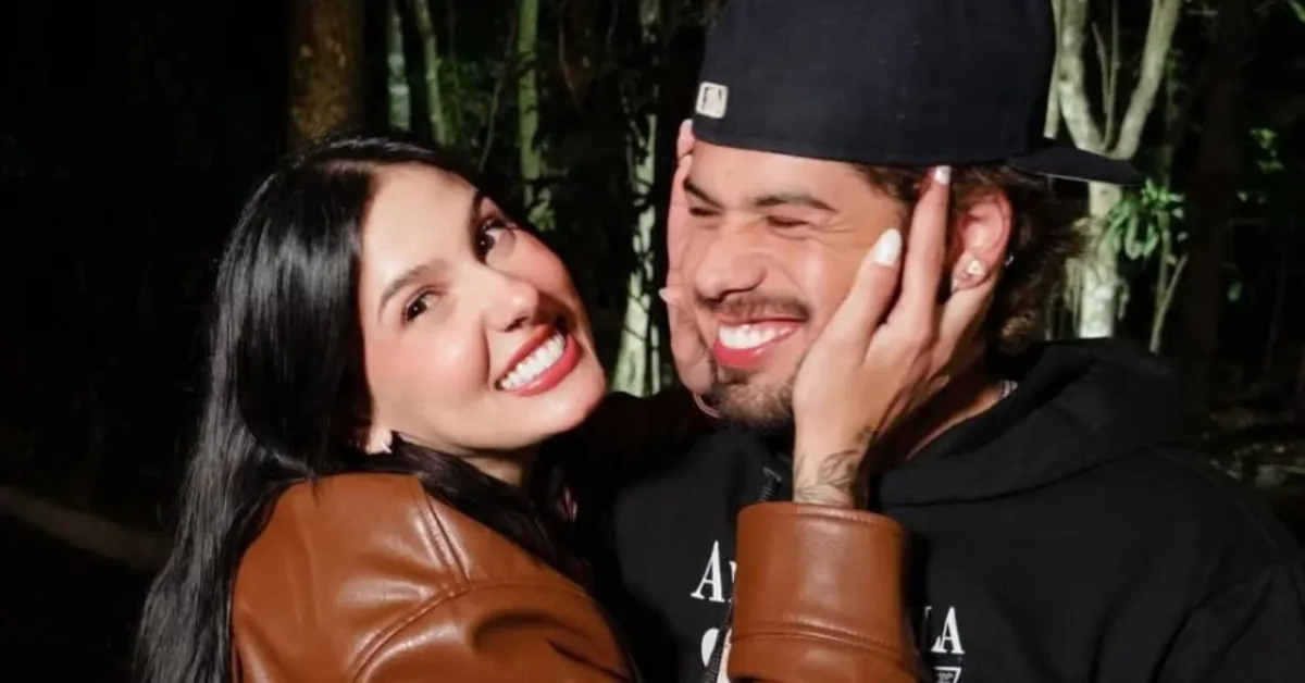 Zé Felipe e Ana Castela deram o primeiro beijo em frente ao público no Domingo Legal.