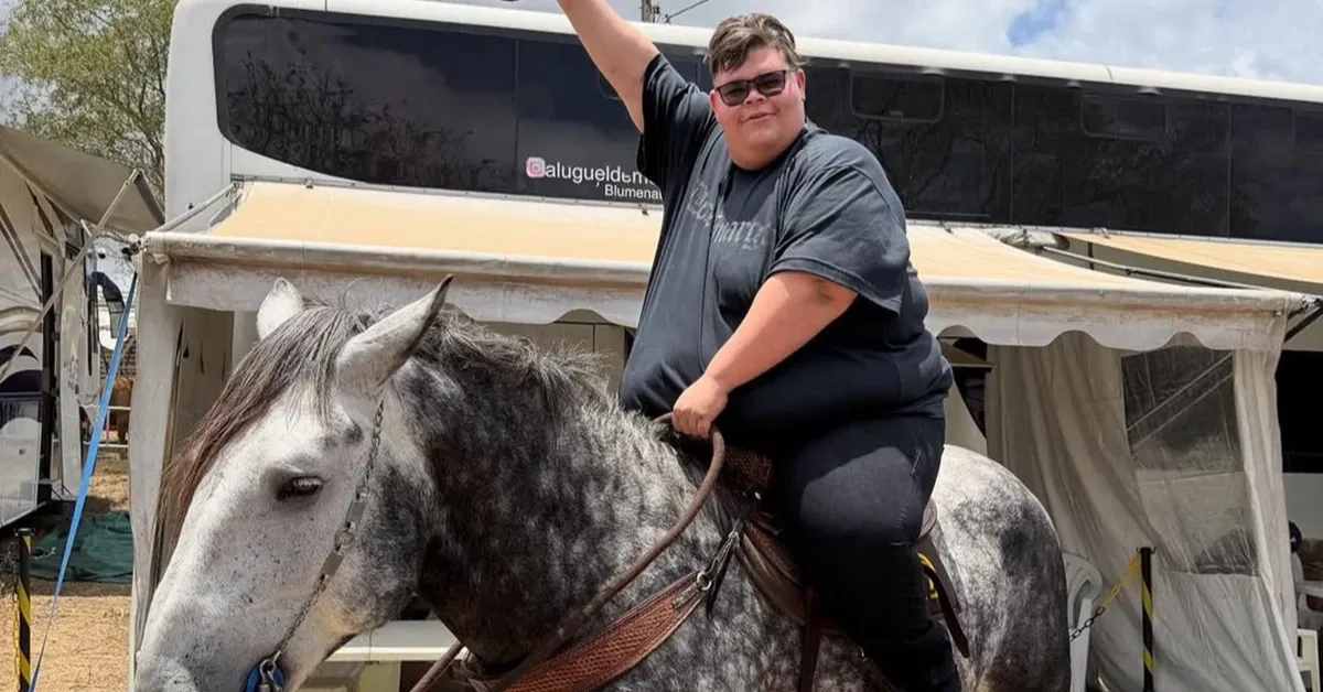 Gordão da XJ comemorou o sonho realizado após eliminar 115 kg: “Aguentou, viu? Está mais que aprovado”, brincou o influenciador.
