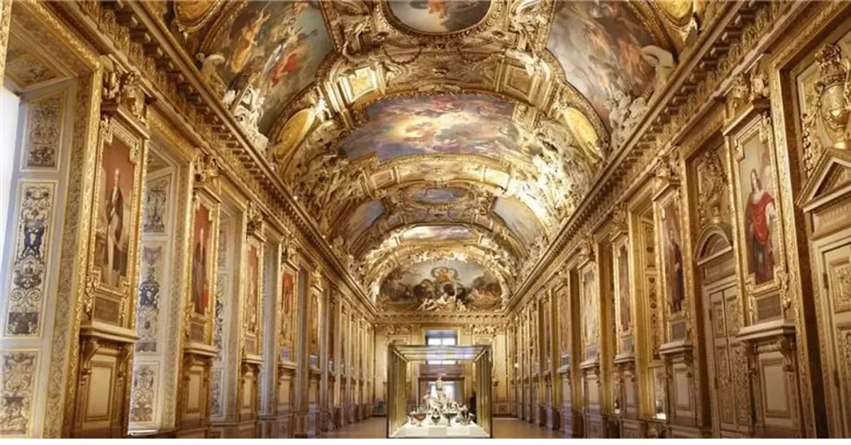Roubo de joias no Louvre ocorreu dia 19 de outubro e chocou o mundo
