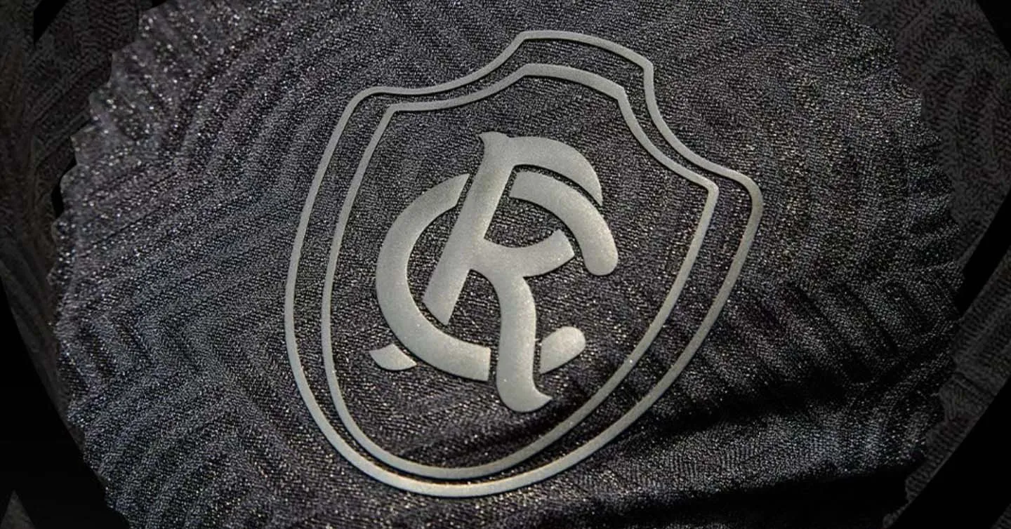 Escudo é 3D e refletivo