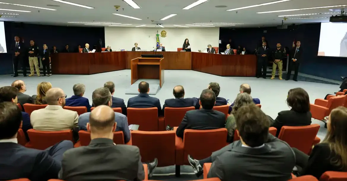 Os ministros Alexandre de Moraes, relator da ação penal, Flávio Dino, Cristiano Zanin e Cármen Lúcia fazem parte do colegiado