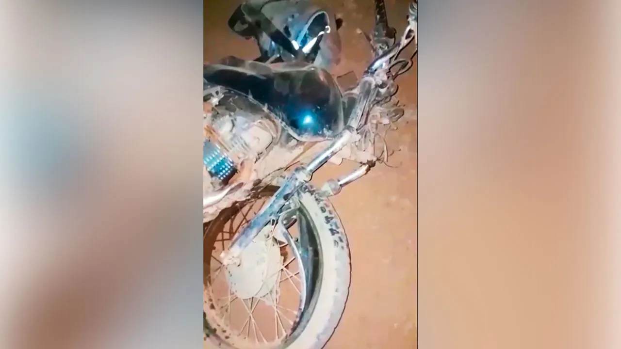 Segundo informações preliminares, Pedro conduzia uma motocicleta e levava na garupa a esposa e os dois filhos