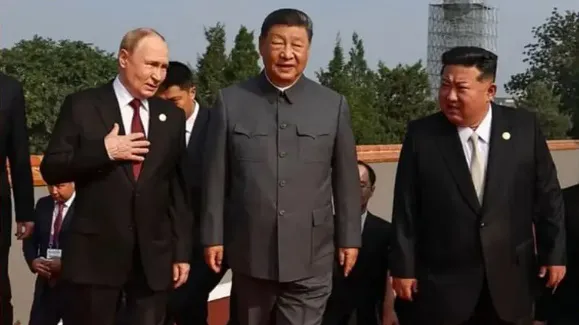 Trio de presidentes em assunto aleatório em desfile