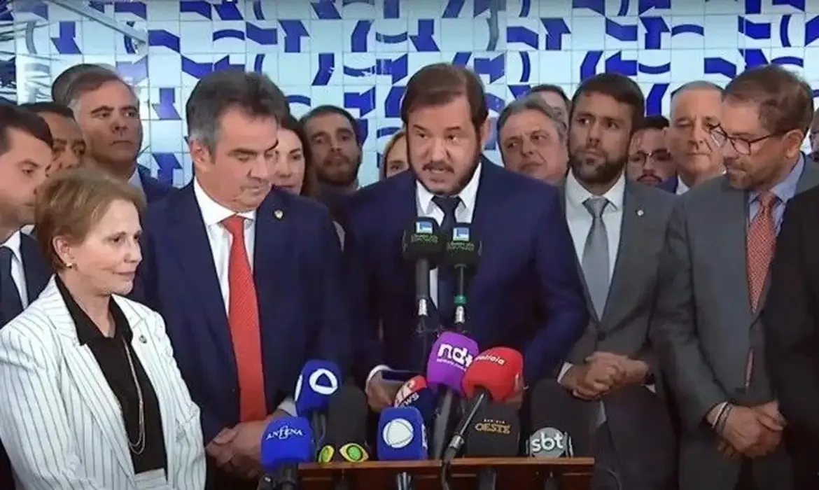 A nota foi lida pelo presidente do União Brasil, Antônio Rueda, ao lado do presidente nacional do PP, o senador Ciro Nogueira (PI), em um pronunciamento na Câmara dos Deputados.