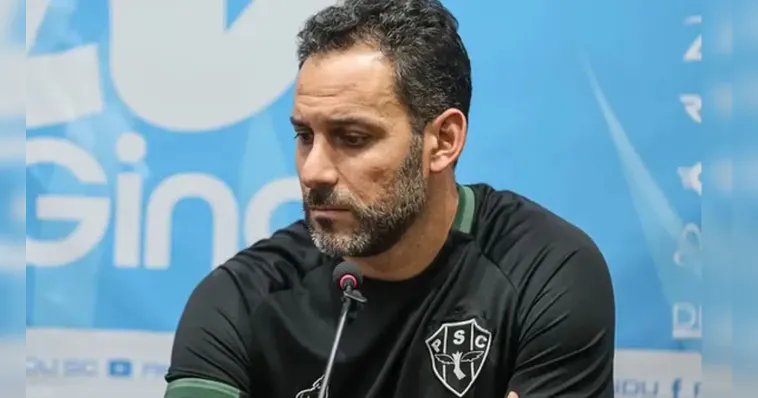 Paysandu anuncia saída de Carlos Frontini e reestruturação do futebol visando 2026, com foco em planejamento e valorização da torcida.