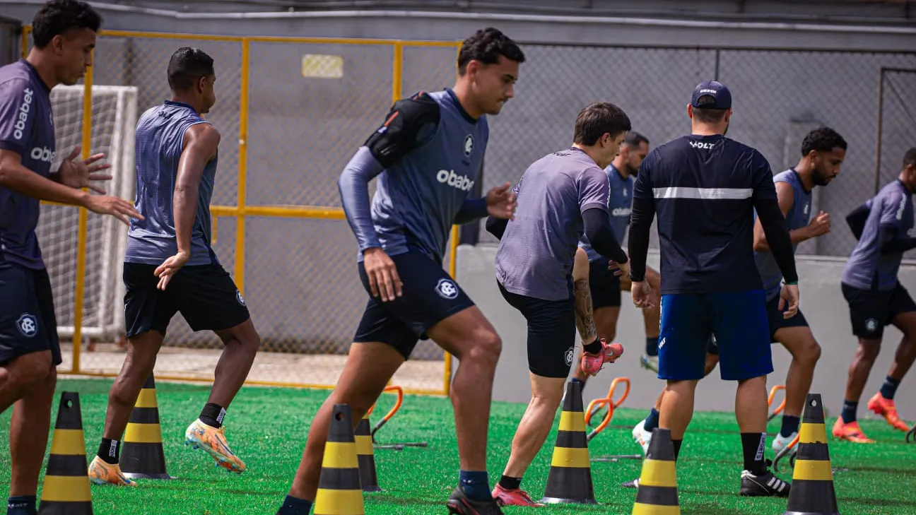 Nathan Camargo treinou com proteção no braço e é mais uma dúvida para o jogo deste domingo contra o Goiás.