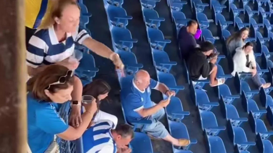Torcedora do Avaí é flagrada em ato de racismo e xenofobia durante partida contra o Remo