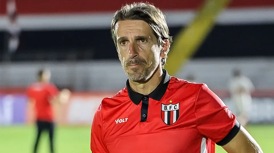 Paysandu desmente rumores sobre contratação de técnico e foca em reestruturação para 2026