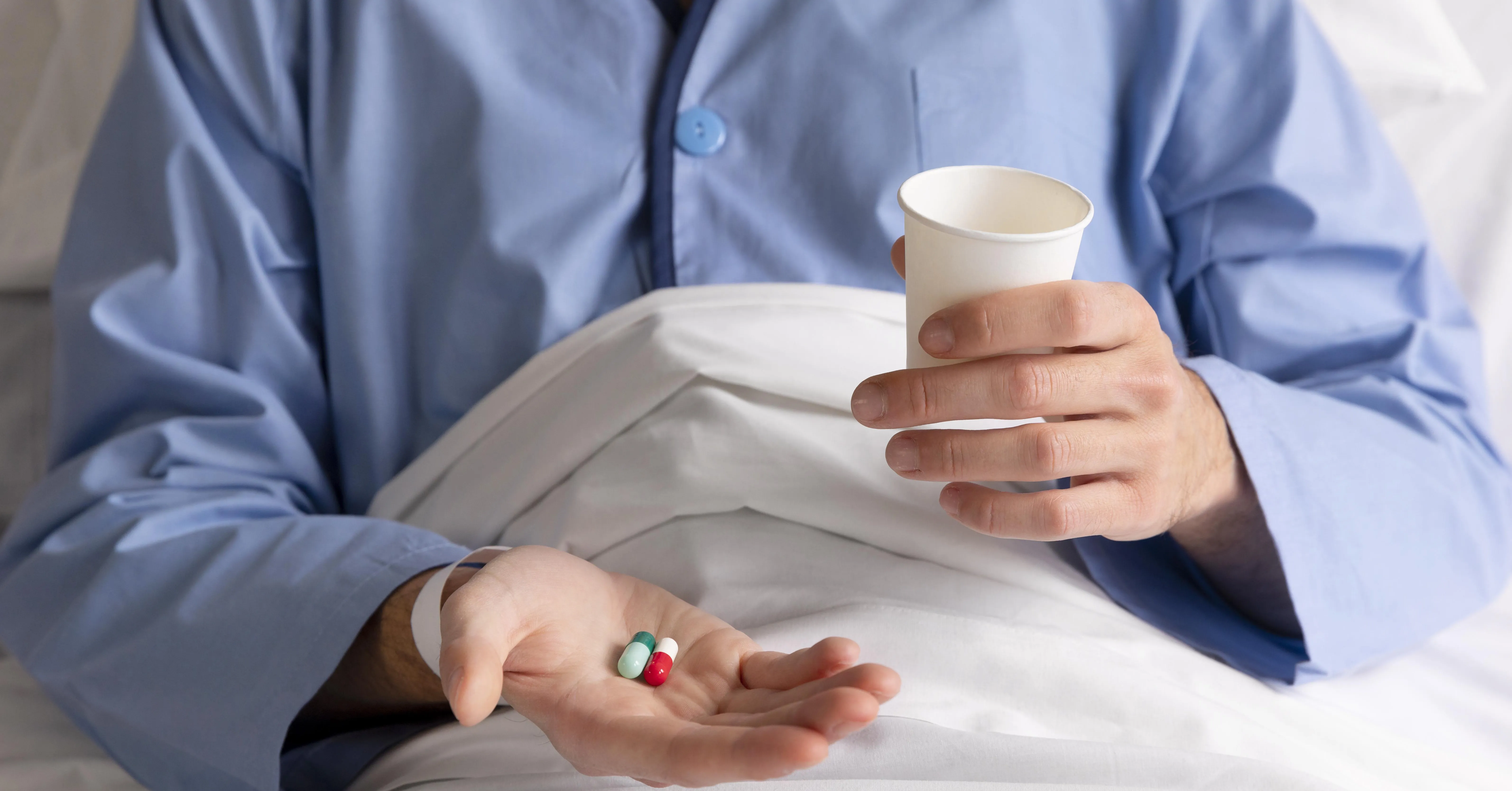 A melatonina é um hormônio produzido naturalmente pela glândula pineal que sinaliza ao corpo o período escuro do dia, iniciando o processo que promove o sono