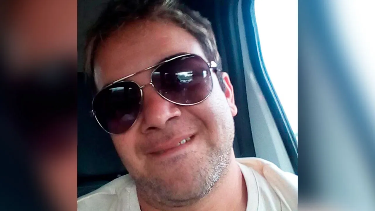 As investigações apontam que o suspeito teria marcado um encontro com o professor na casa dele, mas a situação acabou em tragédia.