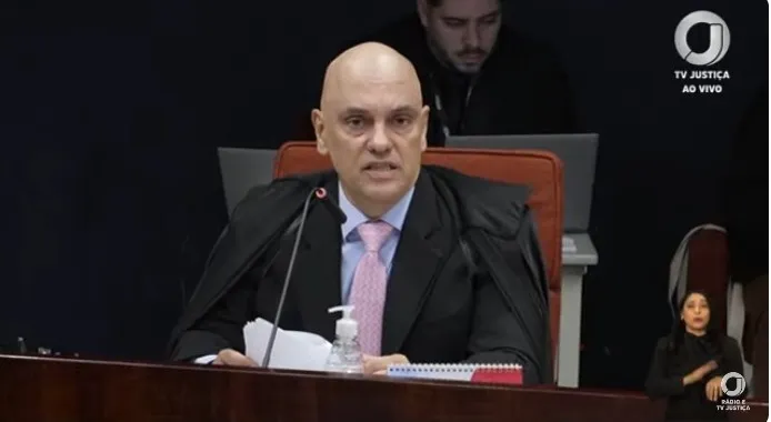 Os réus não compareceram ao julgamento, mas as defesas acompanham a sessão diretamente no plenário da Primeira Turma