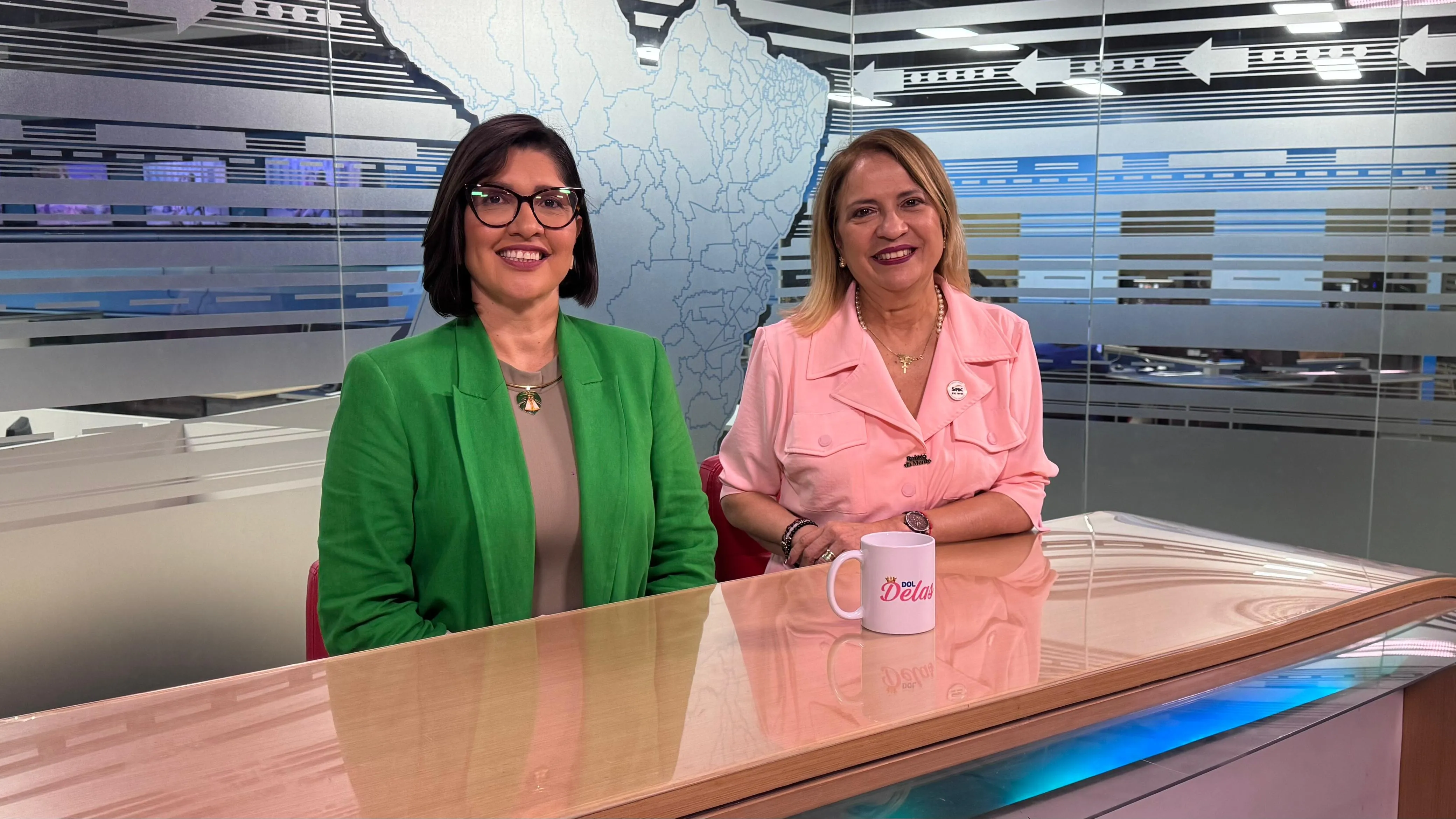 Priscila Belfort e Heloiva Távora no estúdio da RBA TV.