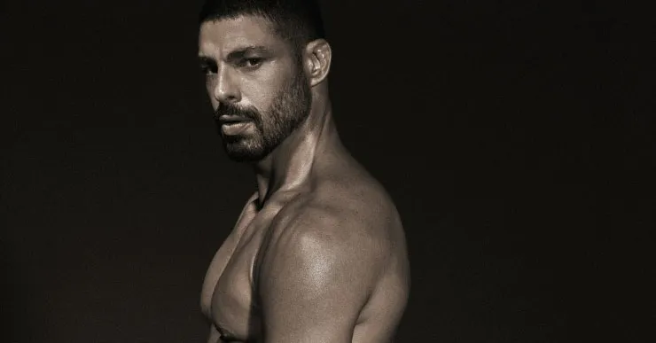 Cauã Reymond surpreende com despedida nu de 'Vale Tudo'