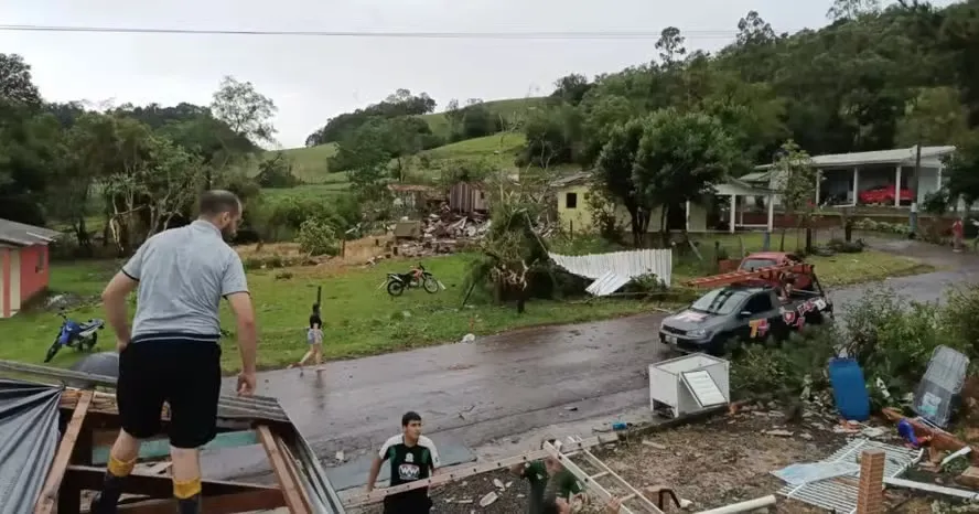 Destruição em Dionísio Cerqueira (SC)