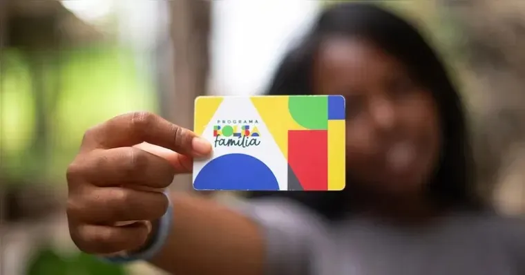 O programa alcança 18,65 milhões de famílias, com um investimento total de R$ 12,69 bilhões.