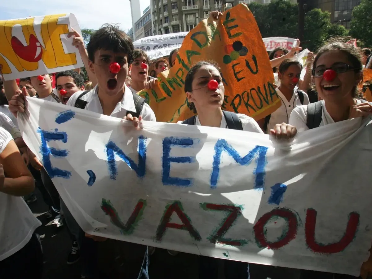 A polêmica iniciou após repercussão de transmissão ao vivo realizada pelo estudante de medicina Edcley de Souza Teixeira, publicada cinco dias antes da aplicação de Ciências da Natureza.