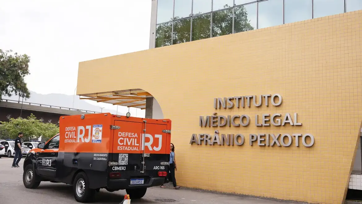 A Polícia Civil divulga perfis de 115 mortos na Operação Contenção, a mais letal da história do Rio de Janeiro, gerando repercussão nacional.