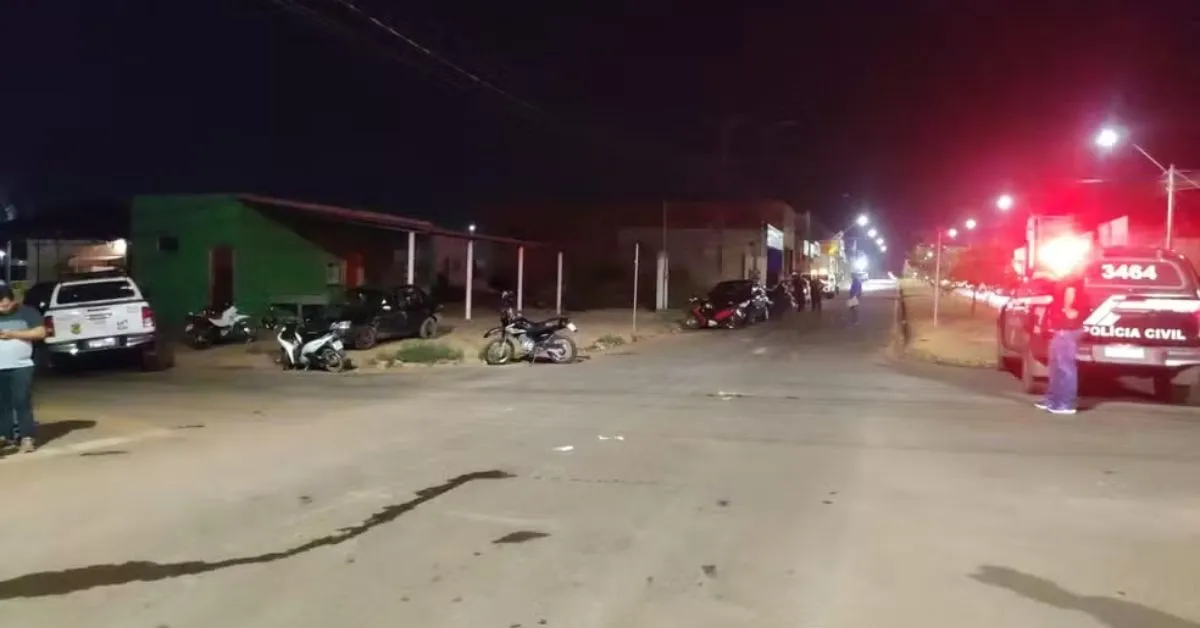 Três crianças ficaram feridas; colisão aconteceu após carro atingir motos que reduziam em lombada