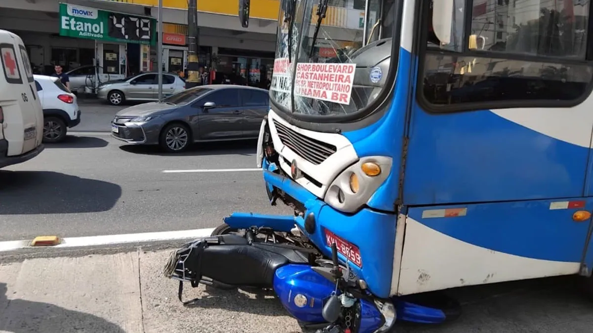Imagem ilustrativa da notícia: Casal fica ferido em colisão de ônibus e moto na Almirante Barroso