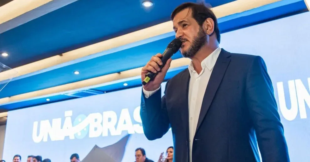Antonio Rueda, presidente do União Brasil, nega qualquer vínculo com as aeronaves investigadas pela Polícia Federal.