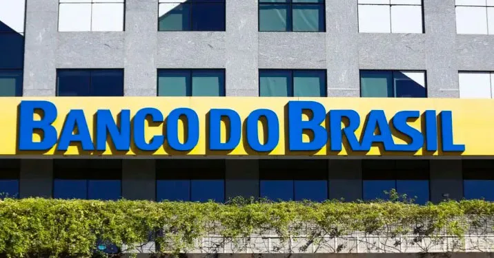 Banco do Brasil prepara novo concurso público com vagas para ensino médio e salários que podem ultrapassar R$ 6,9 mil, incluindo benefícios e participação nos lucros.