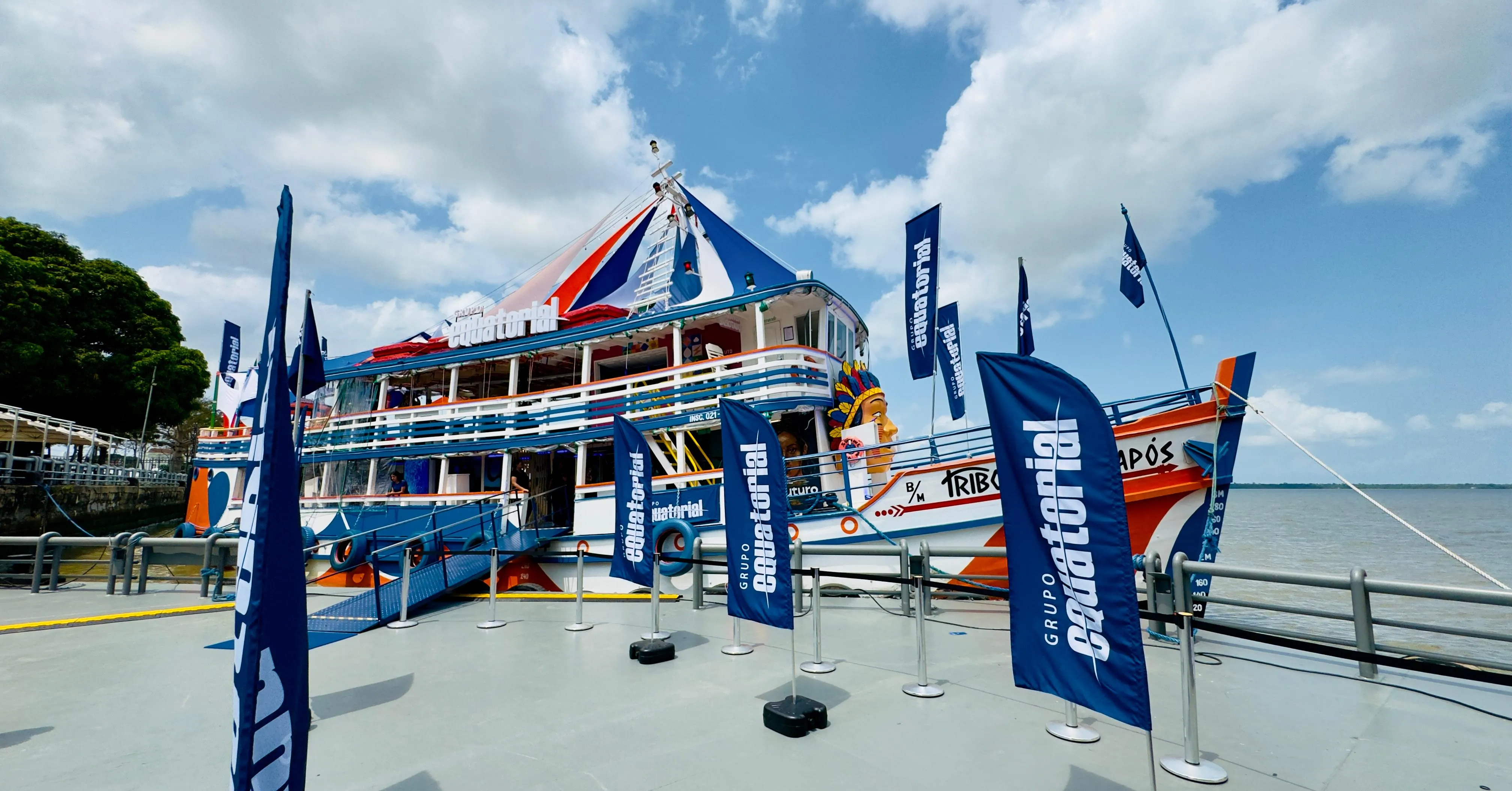 Como cada sessão acomoda no máximo 35 visitantes, é necessário reservar a vaga com antecedência pelo portal da exposição.