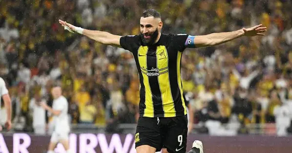 Benzema, do Al-Ittihad, encara o Al-Riyadh em duelo pelo Campeonato Saudita.