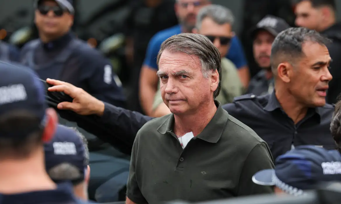 Bolsonaro está em prisão domiciliar em Brasília.