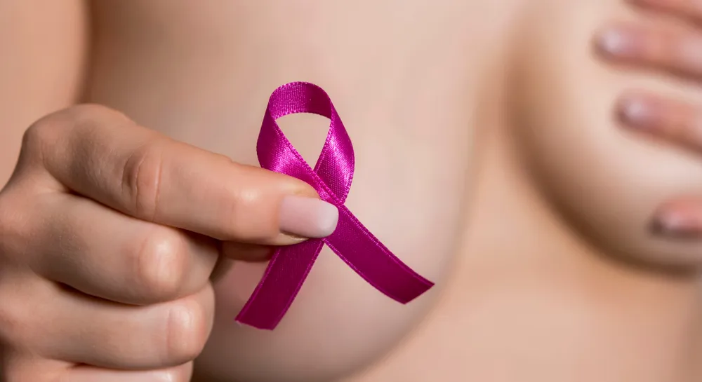O câncer de mama é o tipo de tumor que mais mata mulheres no Brasil. Entenda a importância do diagnóstico precoce e como ele pode salvar vidas.