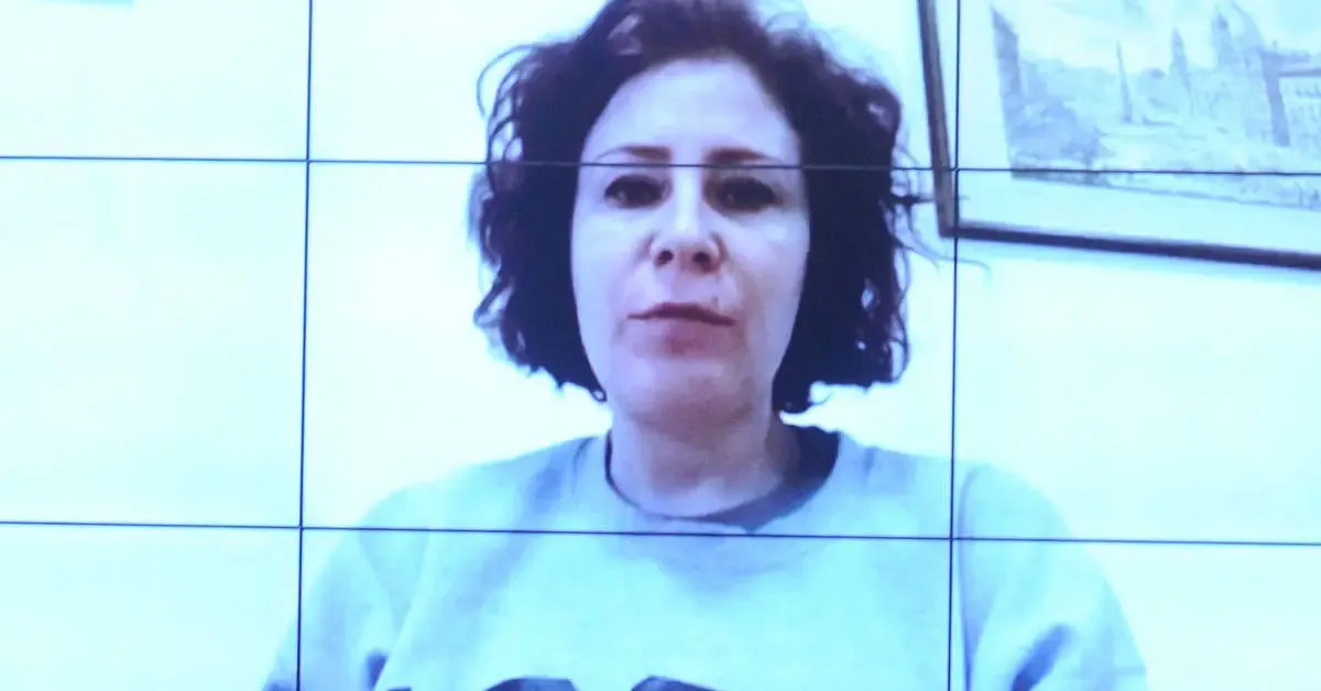 Deputada Carla Zambelli, que segue presa na Itália, tem mandato preservado pela Câmara, apesar de condenação no STF.