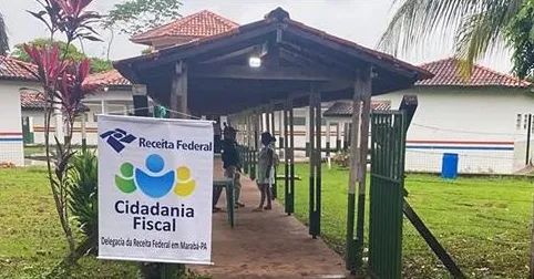 A cidadania fiscal trabalha com dois objetivos principais: levar informação aos contribuintes sobre seus direitos e deveres relacionados à tributação, tornando-os mais conscientes, e incentivar a participação ativa dos cidadãos nas decisões que os afetam no cotidiano.