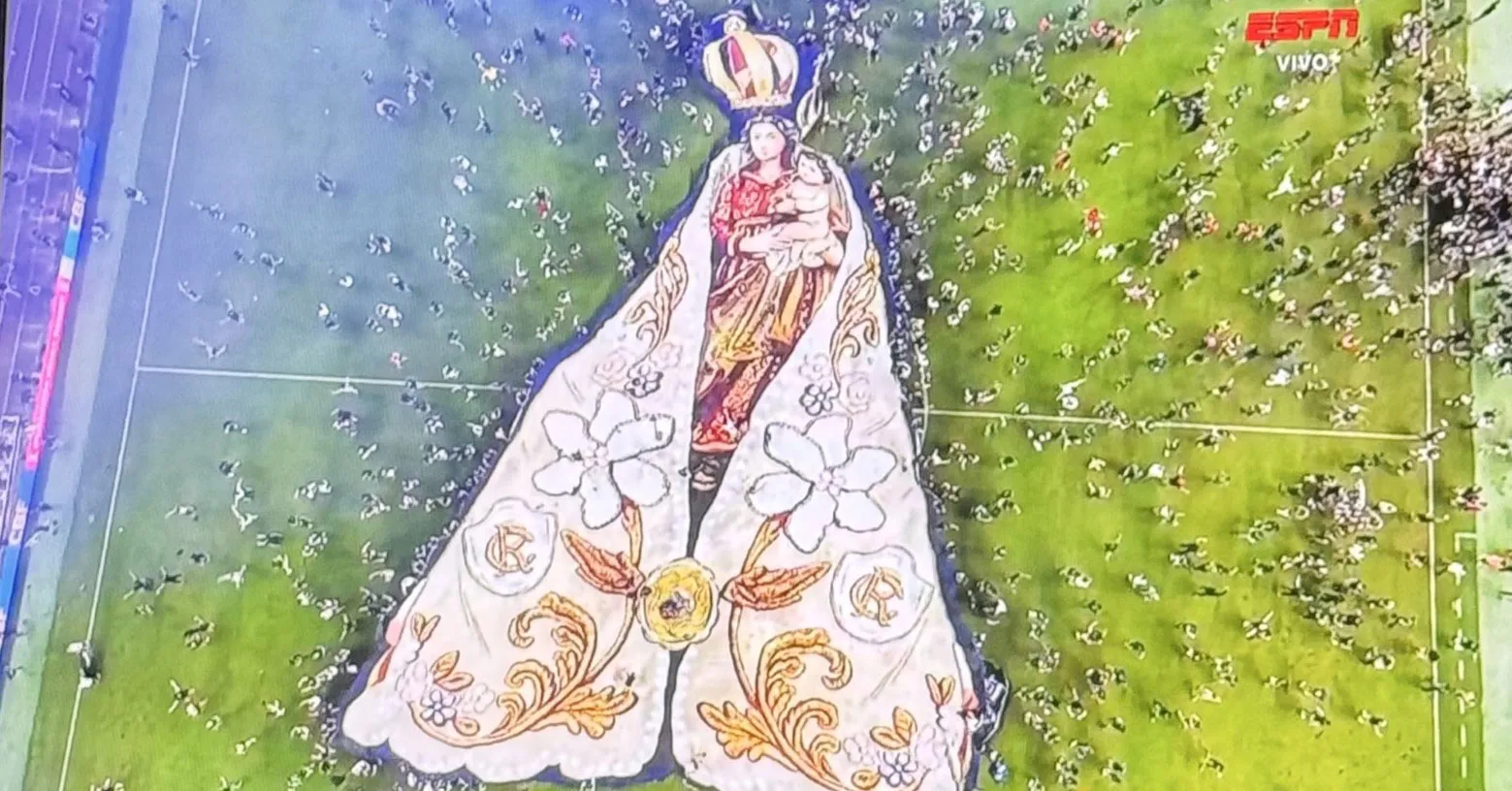 A torcida azulina transforma o Mangueirão em um “Círio azul” após o acesso: fé, festa e 31 anos de espera celebrados em um único manto de devoção remista.