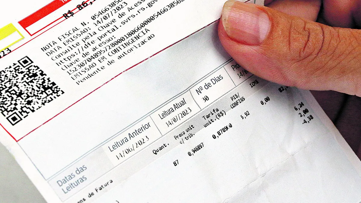 Imagem ilustrativa da notícia: Aneel mantém bandeira para vermelha 1 na conta de luz em novembro