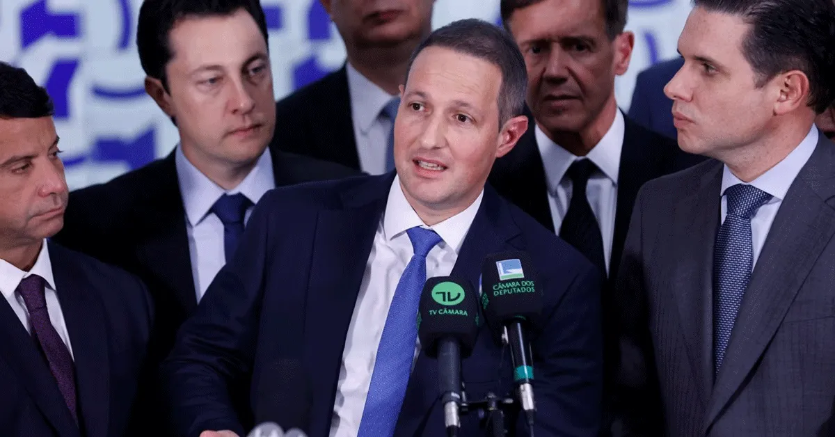 Após reunião com o "número 2" de Lewandowski, relator do PL Antifacção indica que deve retomar a proposta original do governo que cria o tipo penal de facção criminosa.