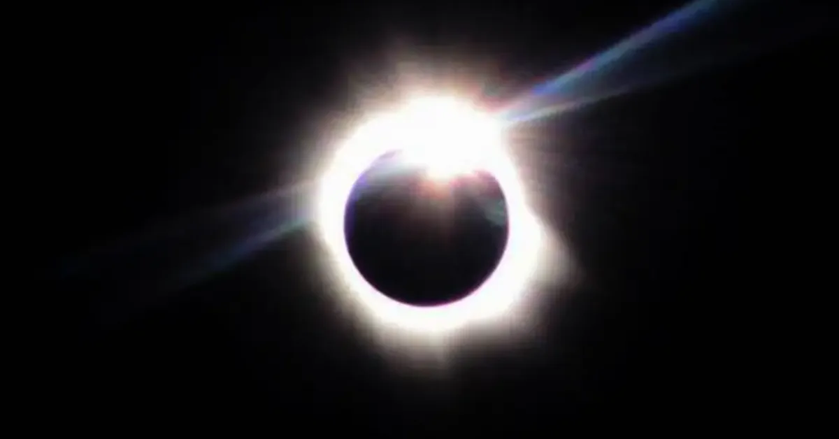 O portal especializado Space já classifica o evento como "o eclipse do século", destacando sua duração excepcional.